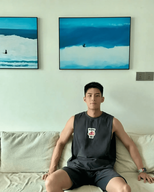 178cm 丹凤眼俊俏腹肌男友，味道很好闻！