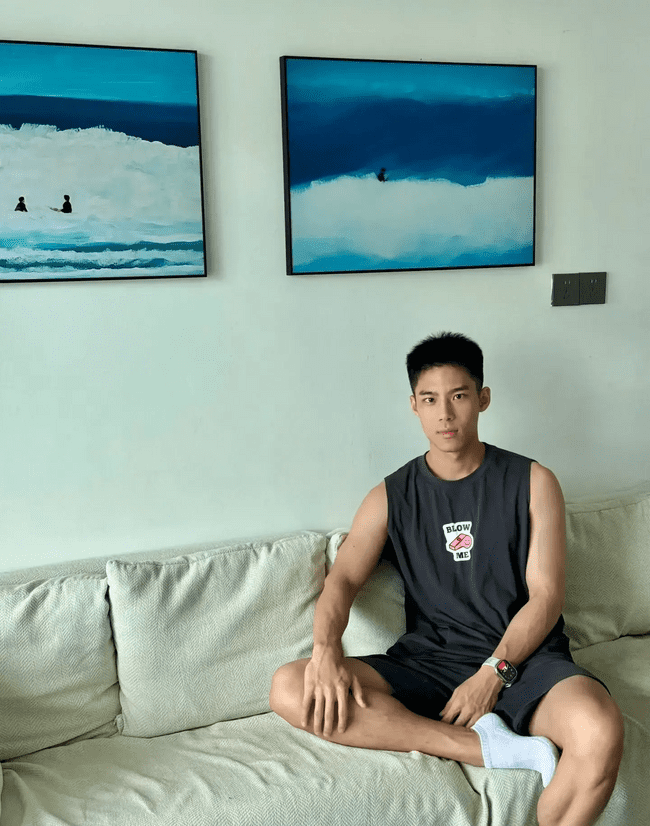 178cm 丹凤眼俊俏腹肌男友，味道很好闻！