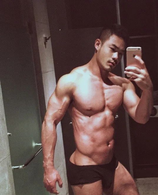 180cm 言武 Ray，筋肉肌肉一！