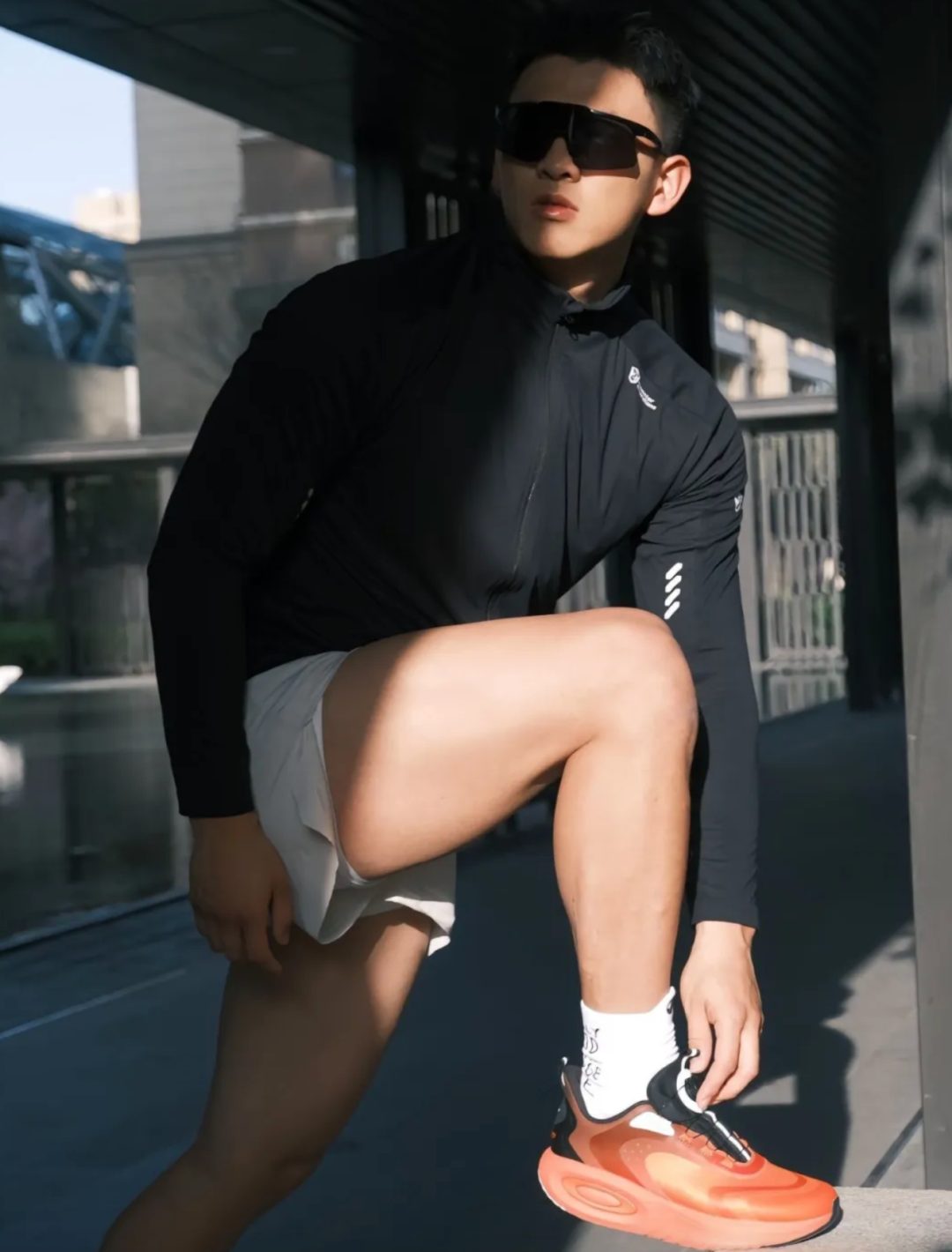 185CM 肌肉男直播，砸到重点部位！