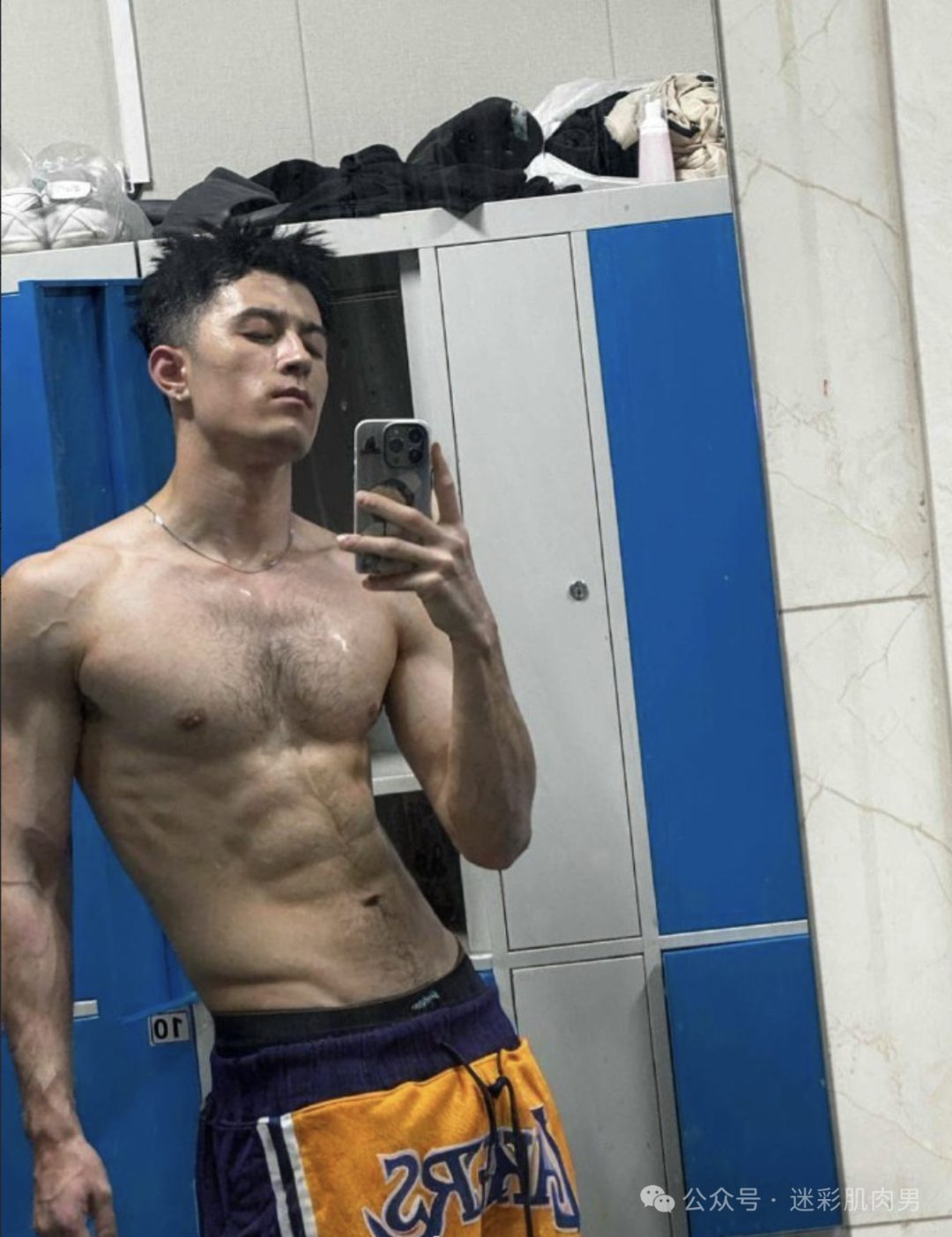  新疆运动男更衣室私密照流出，这大盘鸡真大呀~！