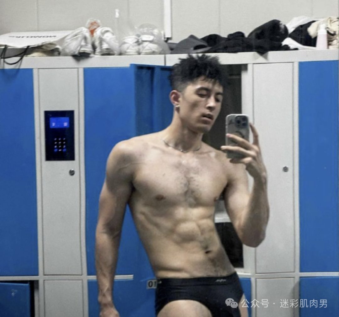  新疆运动男更衣室私密照流出，这大盘鸡真大呀~！