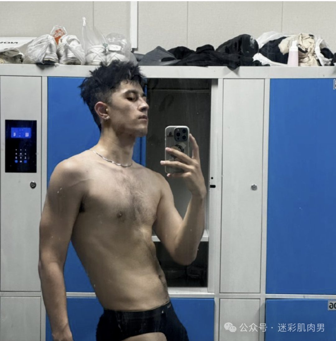  新疆运动男更衣室私密照流出，这大盘鸡真大呀~！