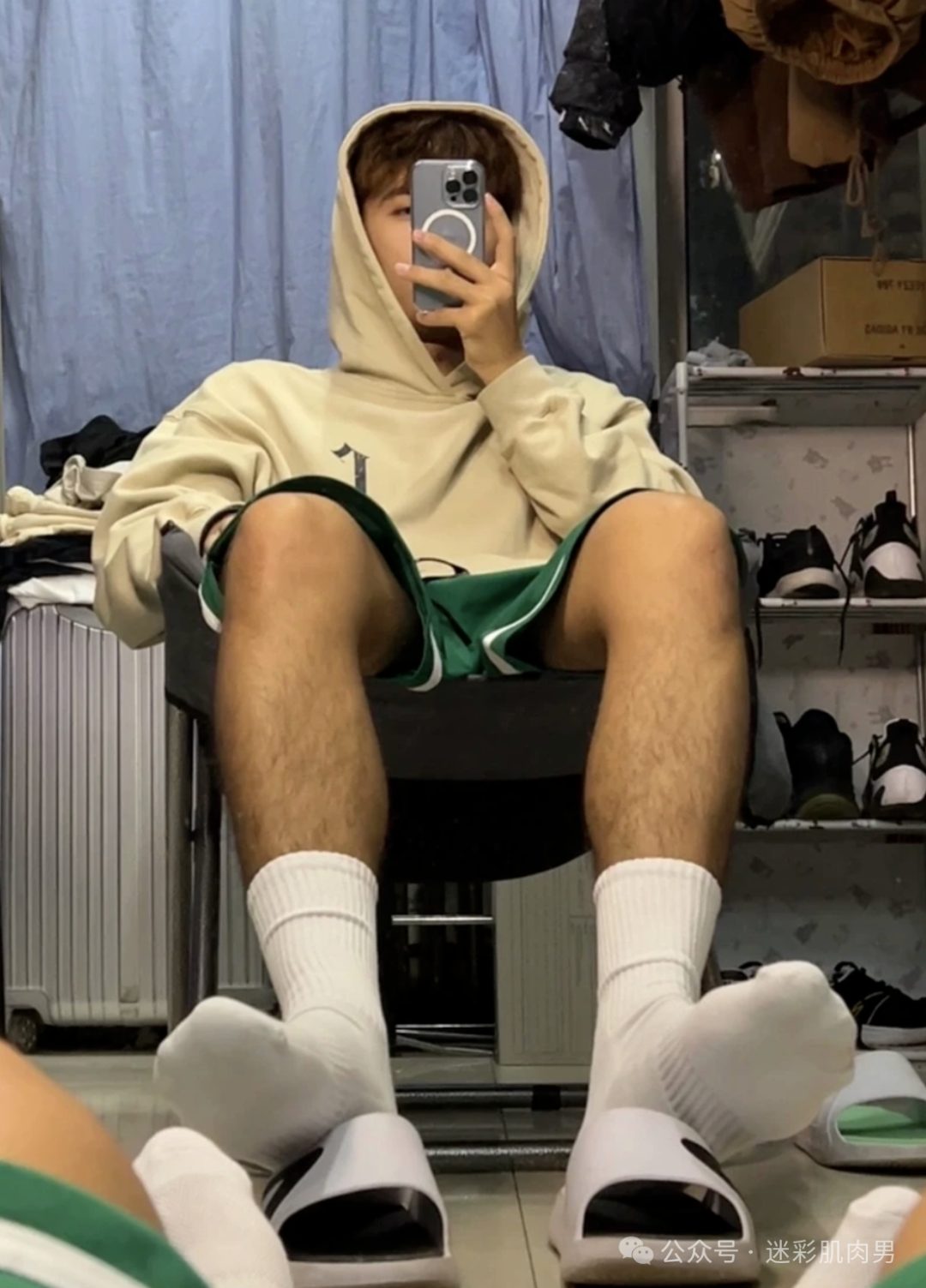  新疆运动男更衣室私密照流出，这大盘鸡真大呀~！