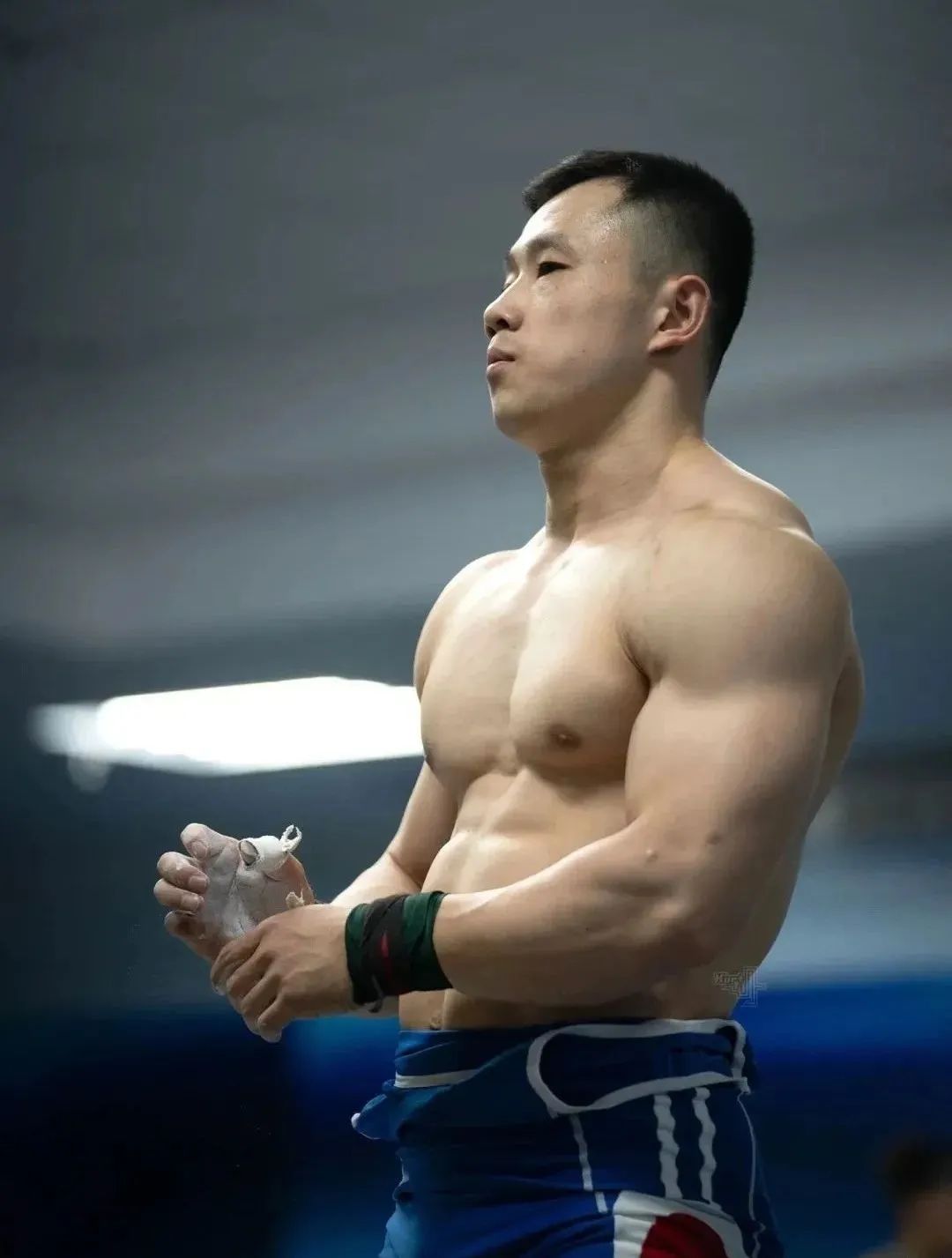 比安昌林还忠犬，97 年摔跤运动员也太可了！