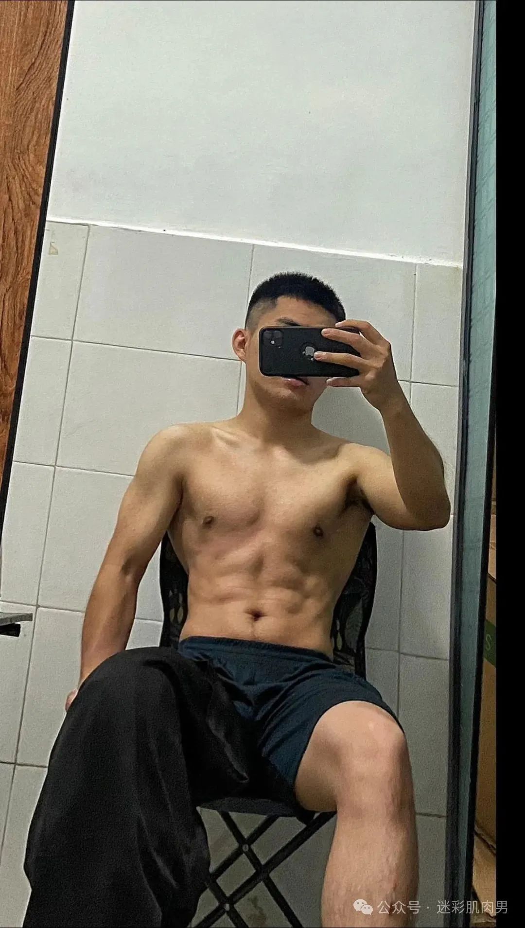 退役肌肉小哥！浓烈的男人味太棒啦！