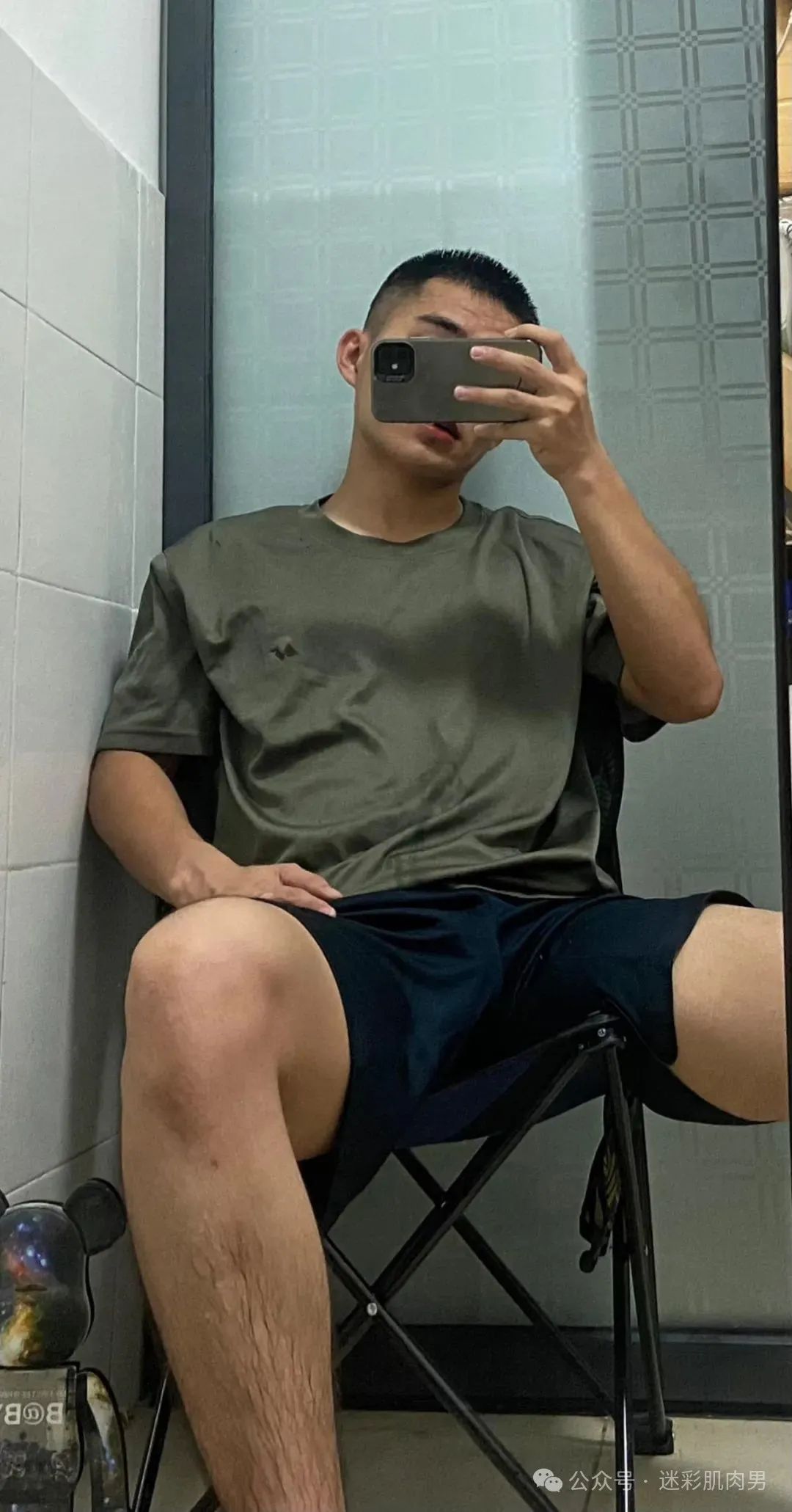  退役肌肉小哥！浓烈的男人味太棒啦！