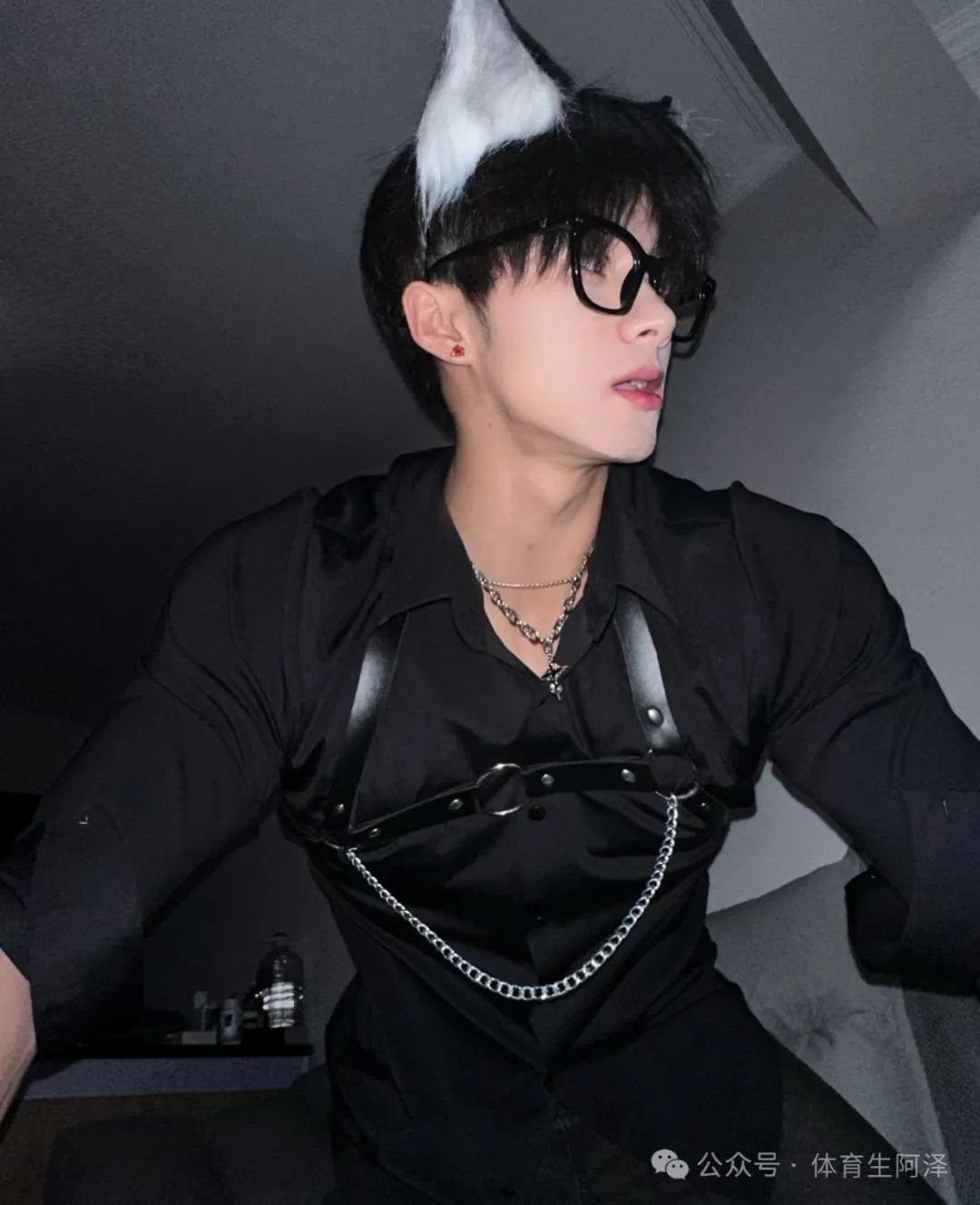 185 体育生酒吧驻场男模，男仆装扮大开眼界，超会玩.....