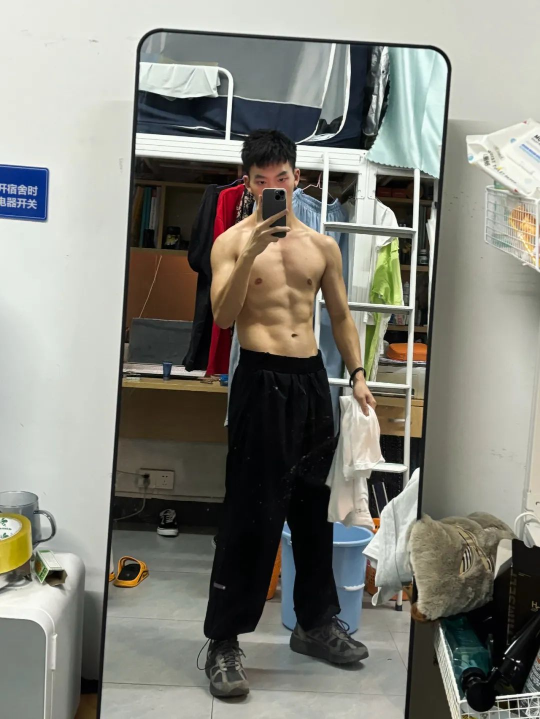  广州体院宿舍的男大体育生！