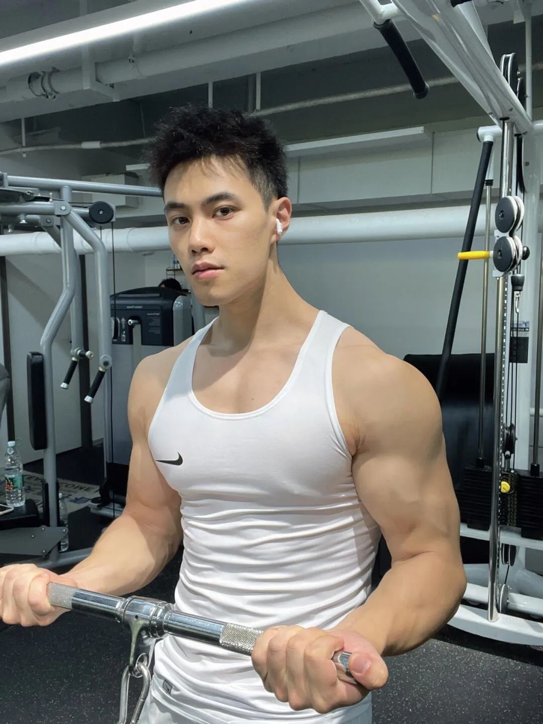 抖音 10W 粉丝男模，9 月 5 日意外溺水离世！网友：不要野泳…