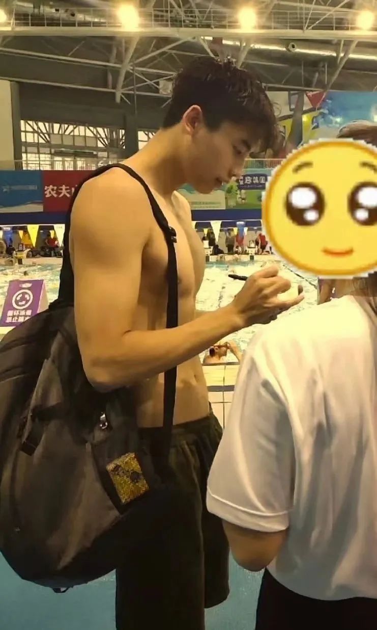 男大天花板！中南大学 187CM 游泳体育生太帅了！