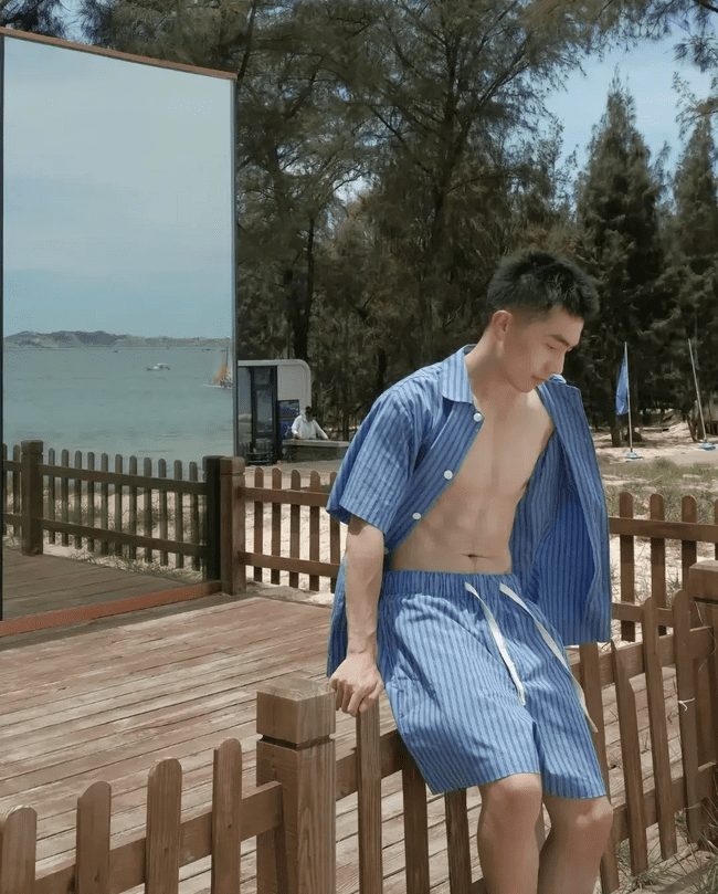  腹肌薄肌纯欲 BOY 阳光大男孩！