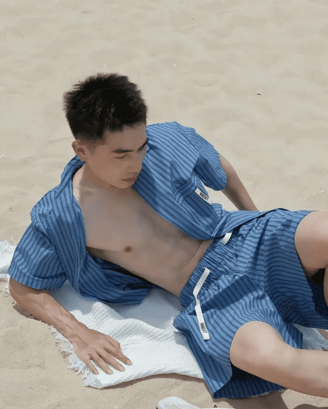  腹肌薄肌纯欲 BOY 阳光大男孩！