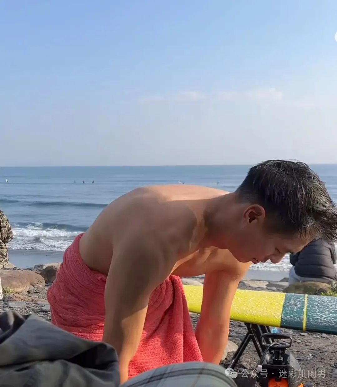  起猛了看见杨祐宁自己在飞？？溢出屏幕好大啊啊啊！