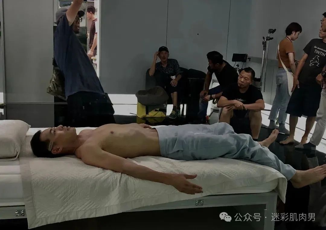 起猛了看见杨祐宁自己在飞？？溢出屏幕好大啊啊啊！