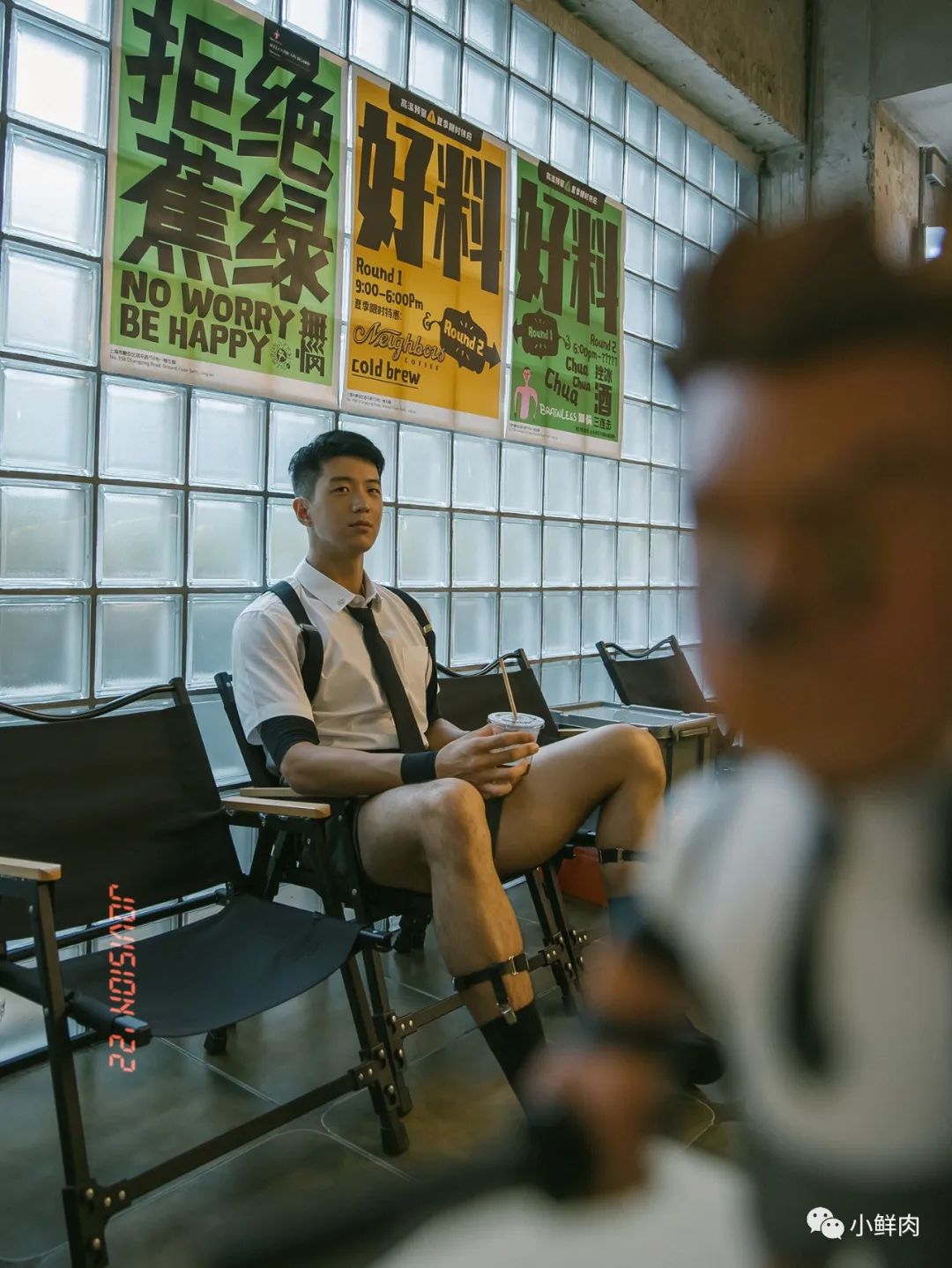 乐刻教练穿黑色吊袜拍写真，谁抵得住啊？