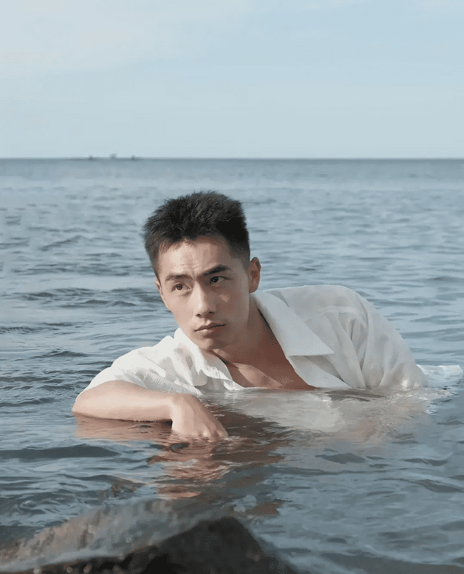 腹肌薄肌纯欲 BOY 阳光大男孩！