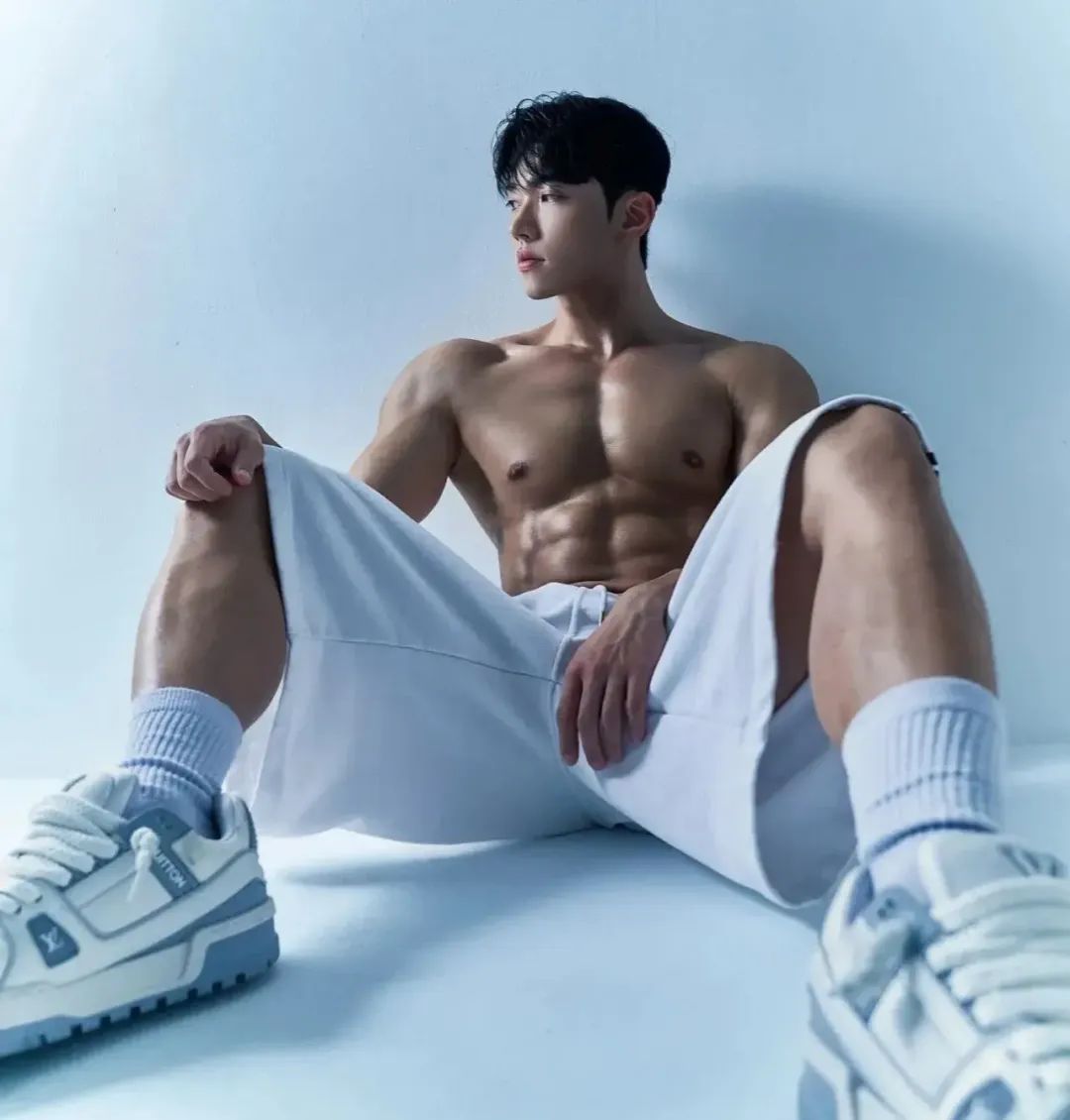 183cm 粗壮大腿人间尤物爆火了！