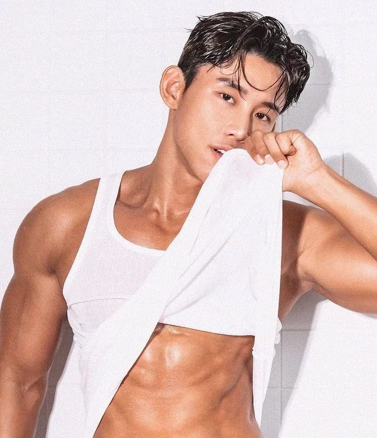 183cm 粗壮大腿人间尤物爆火了！