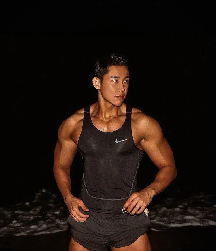 183cm 粗壮大腿人间尤物爆火了！