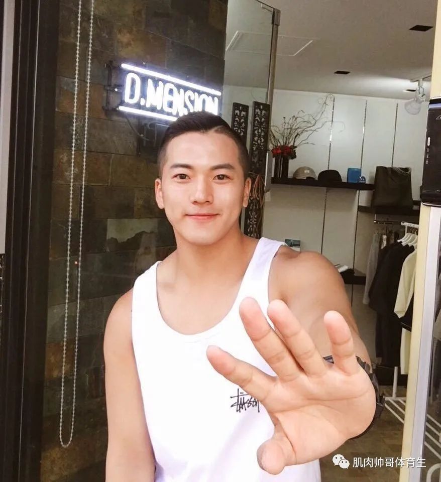 工作和度假没有区别，小哥哥的惬意生活羡慕吗