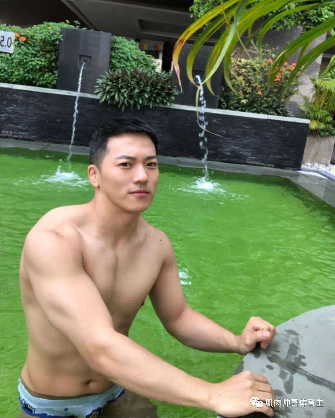 工作和度假没有区别，小哥哥的惬意生活羡慕吗