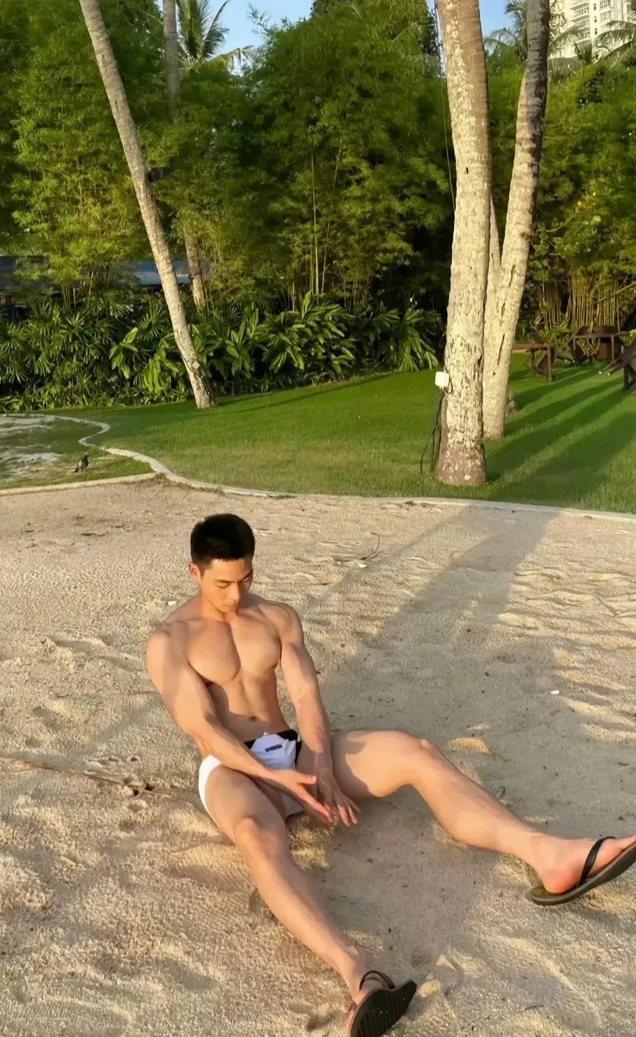 180cm 泳池臭脚大包肌肉直男！！