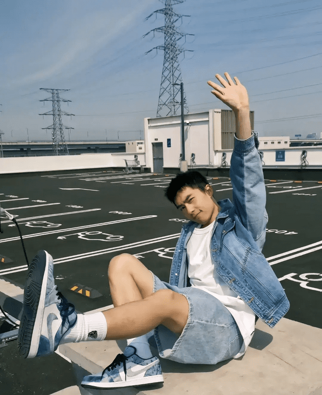  腹肌薄肌纯欲 BOY 阳光大男孩！