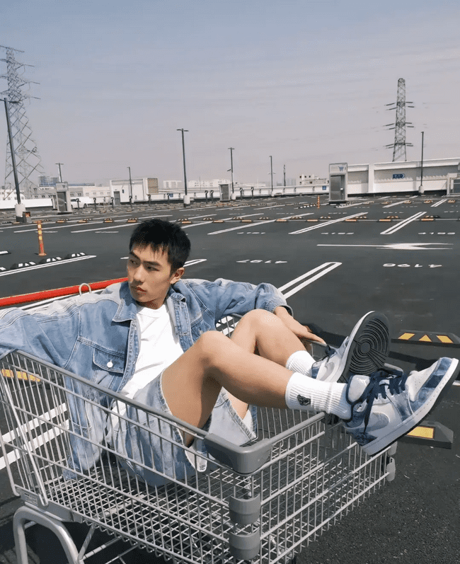  腹肌薄肌纯欲 BOY 阳光大男孩！