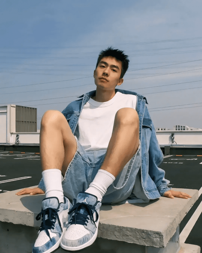  腹肌薄肌纯欲 BOY 阳光大男孩！