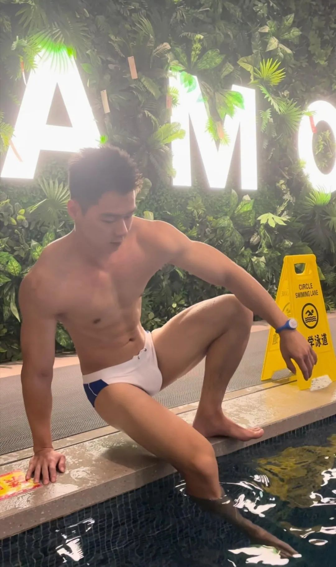 180cm 粗壮手臂性感阳光沙滩大男孩！