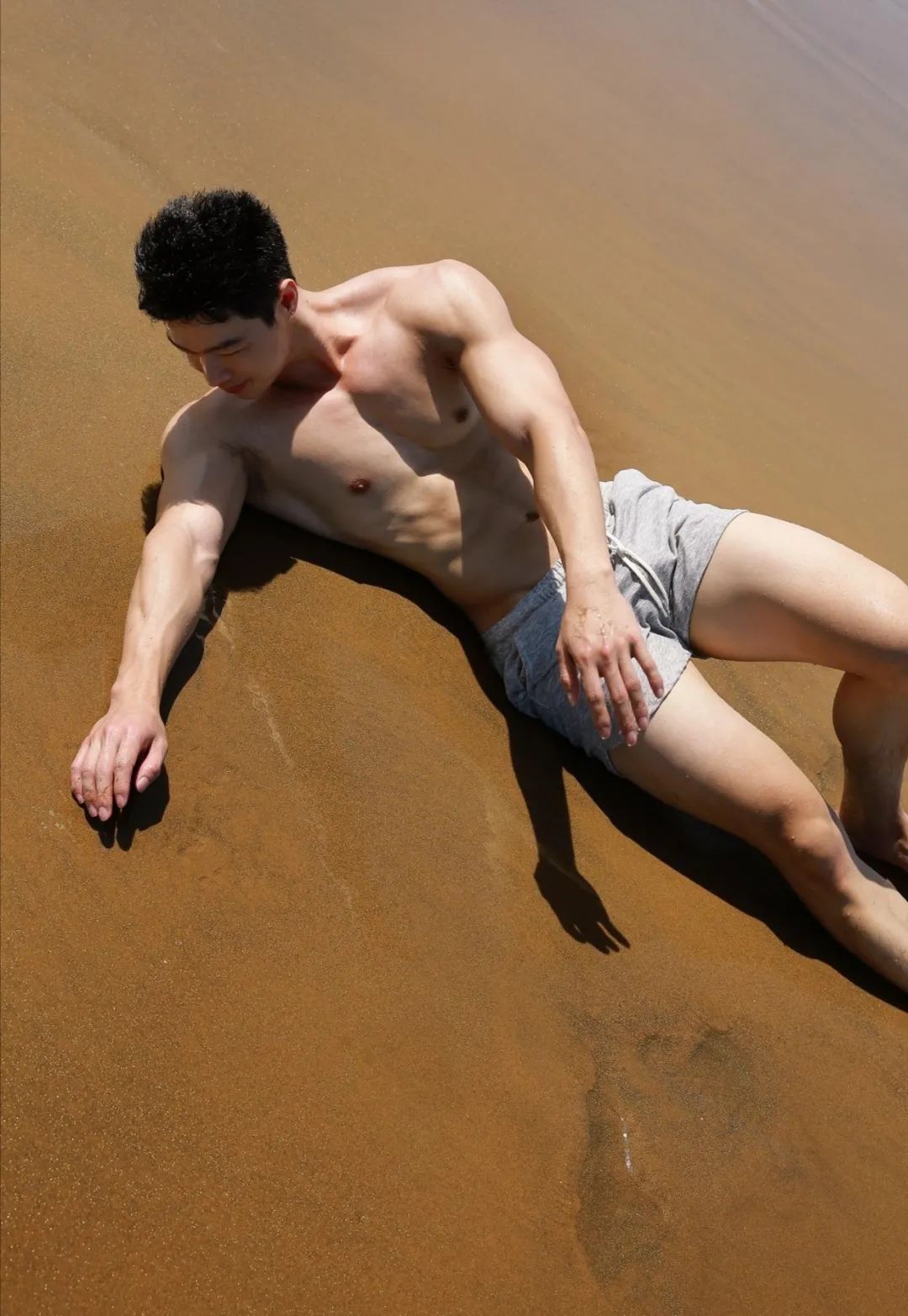 180cm 粗壮手臂性感阳光沙滩大男孩！