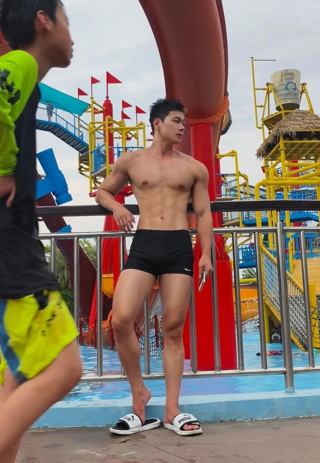 180cm 粗壮手臂性感阳光沙滩大男孩！