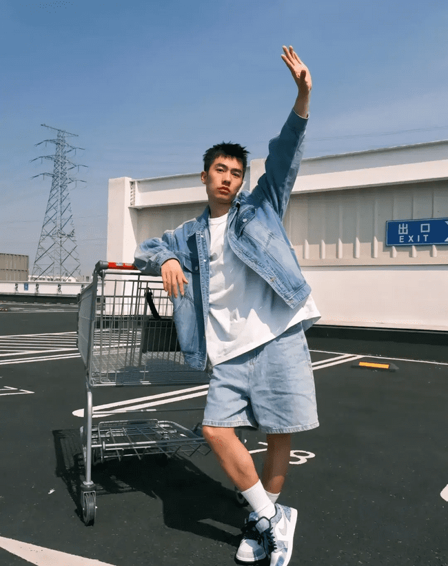  腹肌薄肌纯欲 BOY 阳光大男孩！