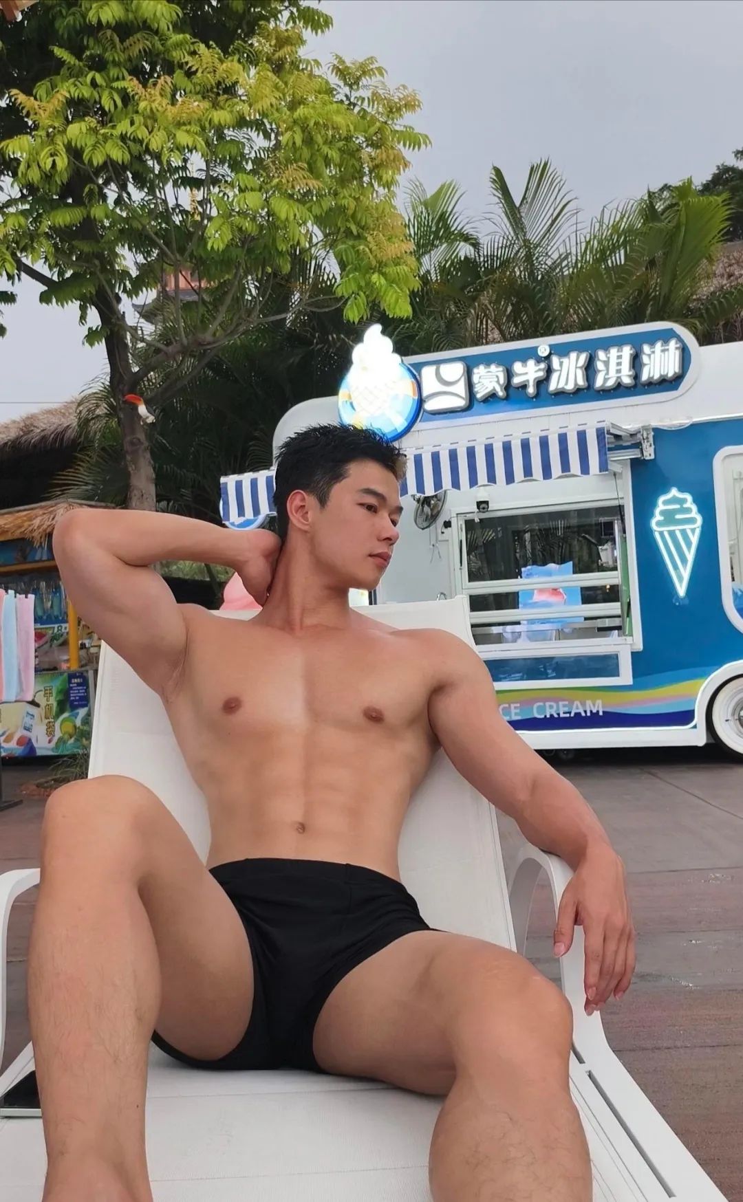 180cm 粗壮手臂性感阳光沙滩大男孩！