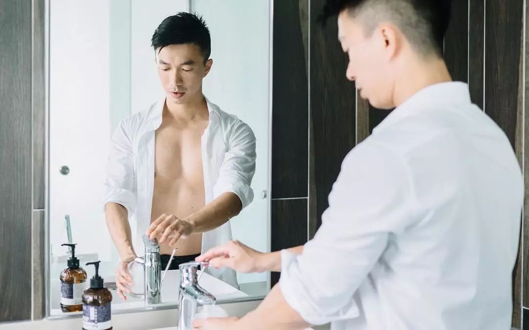 这枚划船的肌肉男扒到啦！胸肌腹肌长得太帅了！