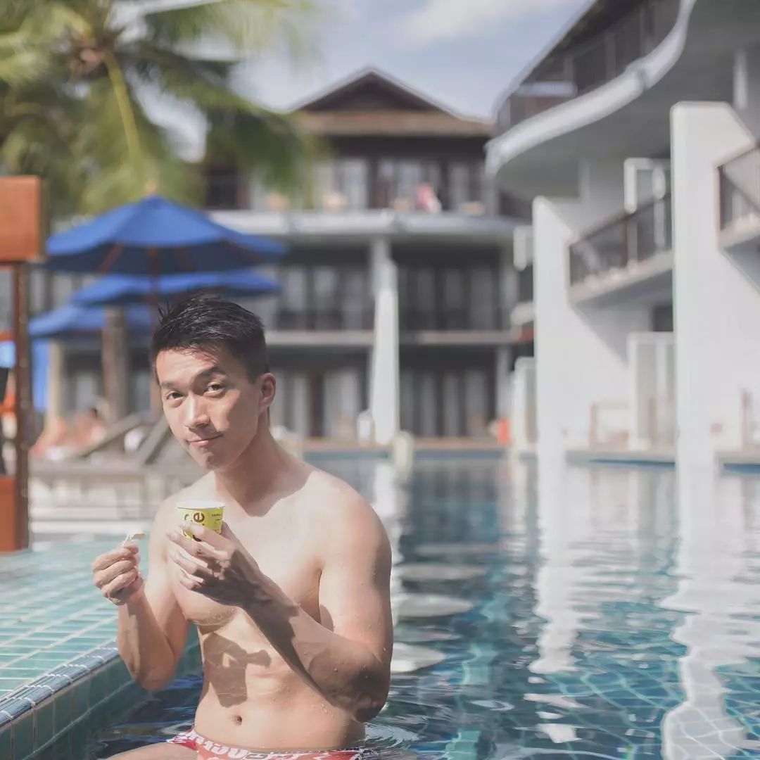 这枚划船的肌肉男扒到啦！胸肌腹肌长得太帅了！