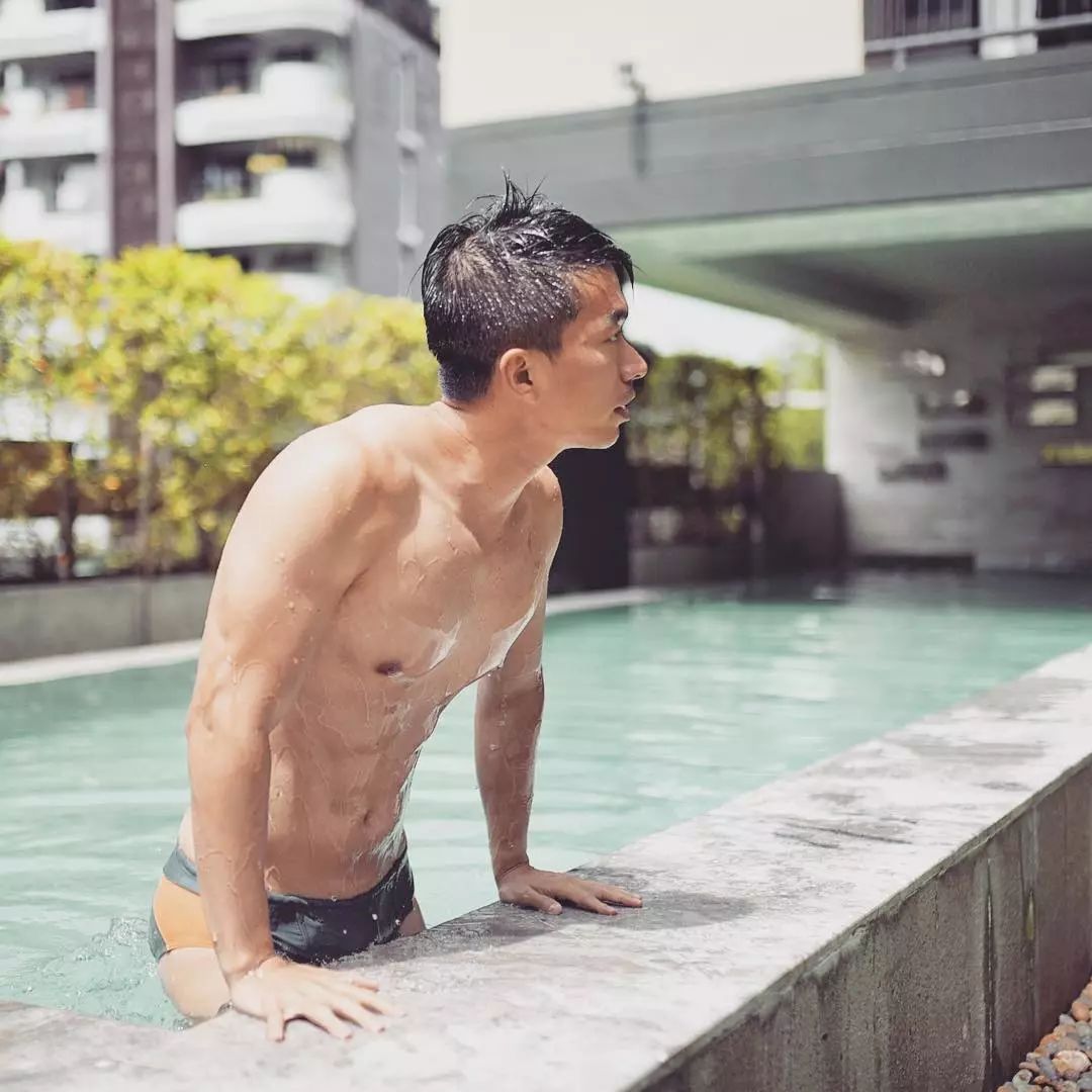 这枚划船的肌肉男扒到啦！胸肌腹肌长得太帅了！