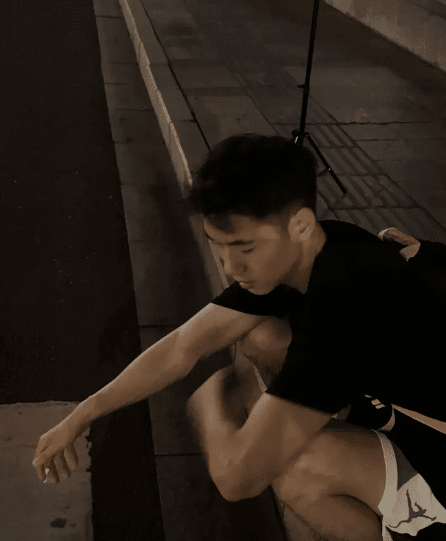 185cm 阳光帅气的薄肌实习体育老师
