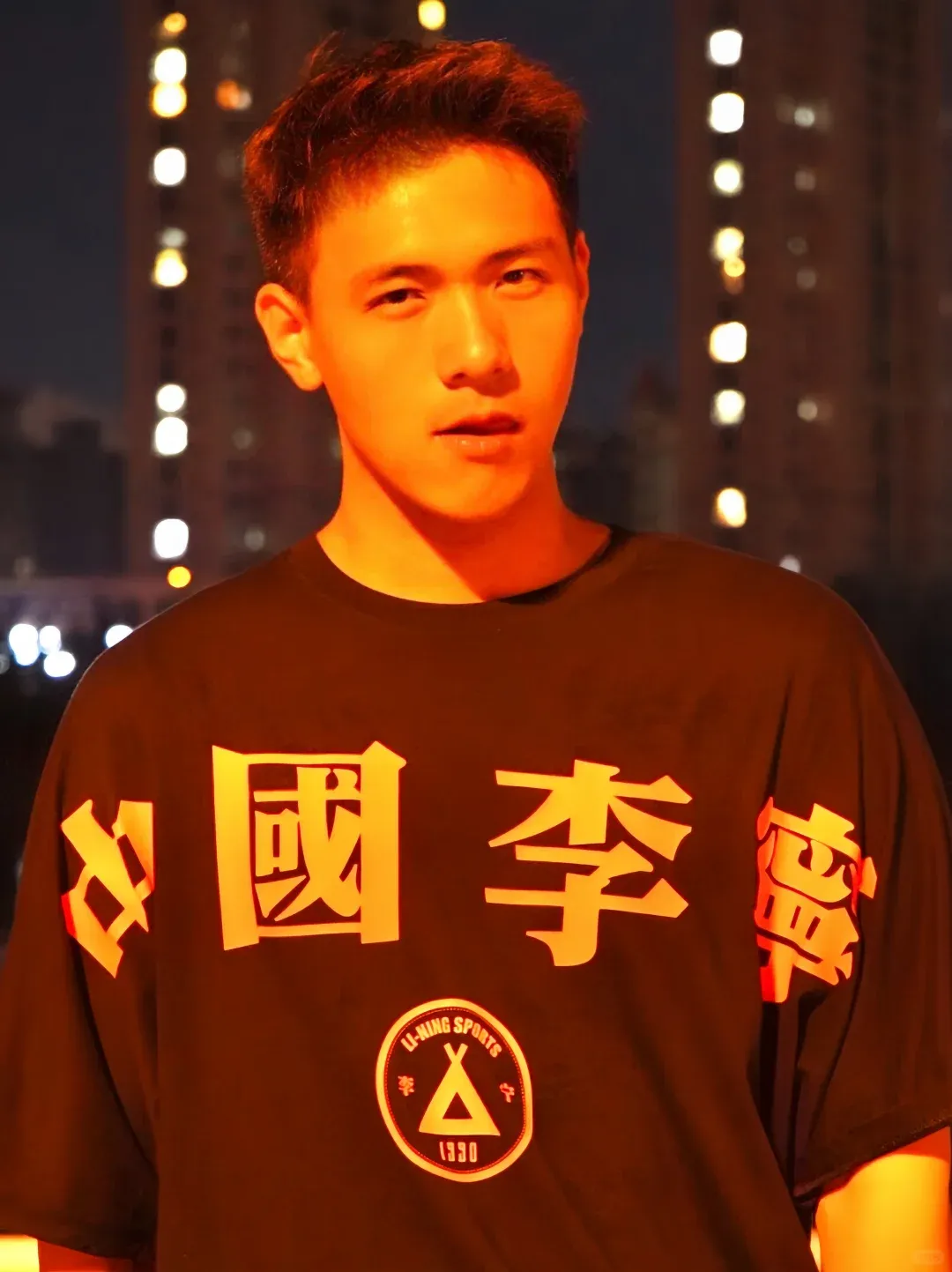 辽宁 190CM 寸头退役兵哥自拍，胸毛长得也太旺盛了！