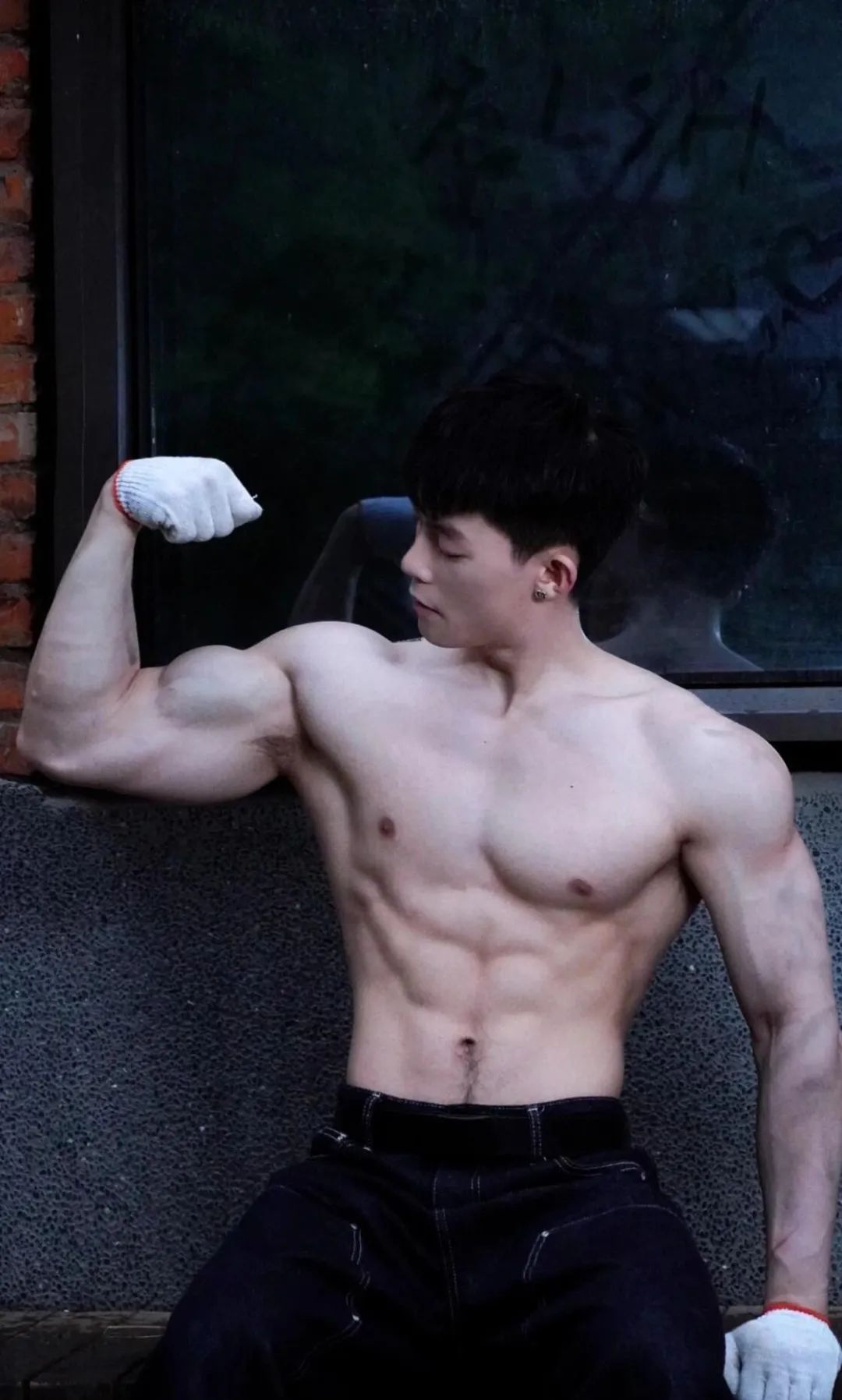 成都街头性感腹毛体育生，大肌男悬念拉满了！