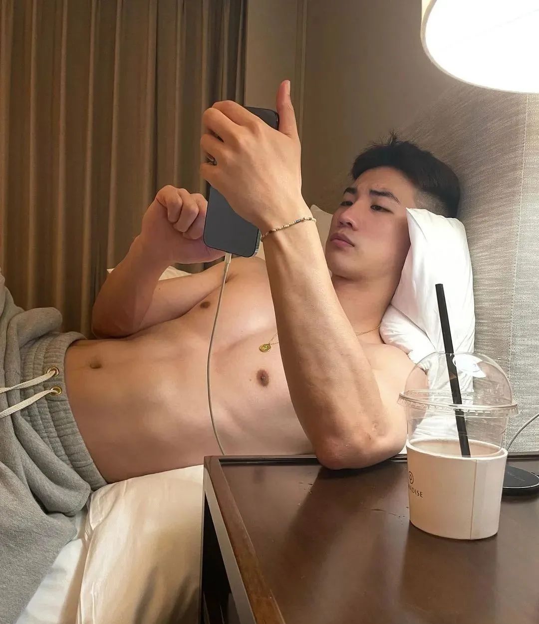 运动裤湿透的长腿小哥，匀称有型长得太可拉