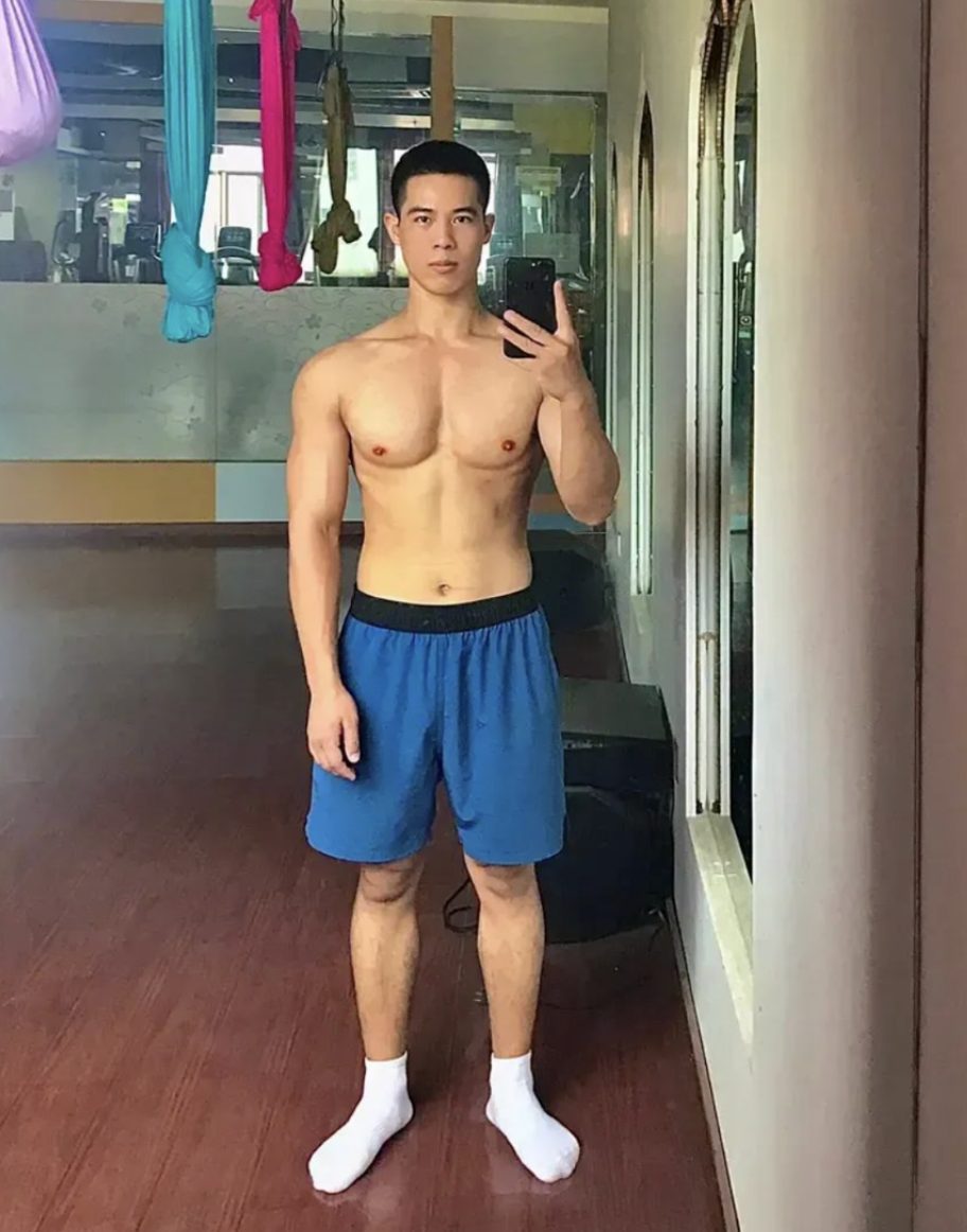 会所男技师身材太棒了，男人味十足！