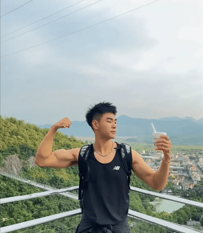 185 的脂包肌帅哥，迷人的男人味让人流口水！
