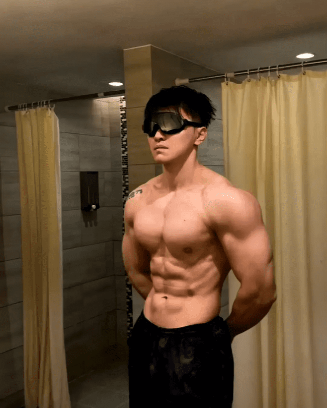 威武雄壮肌肉男，腹肌刚毅完美男人！