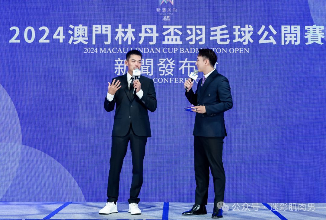 41 岁林丹穿超短裤叉太开满屏了，视频全是大长腿！！