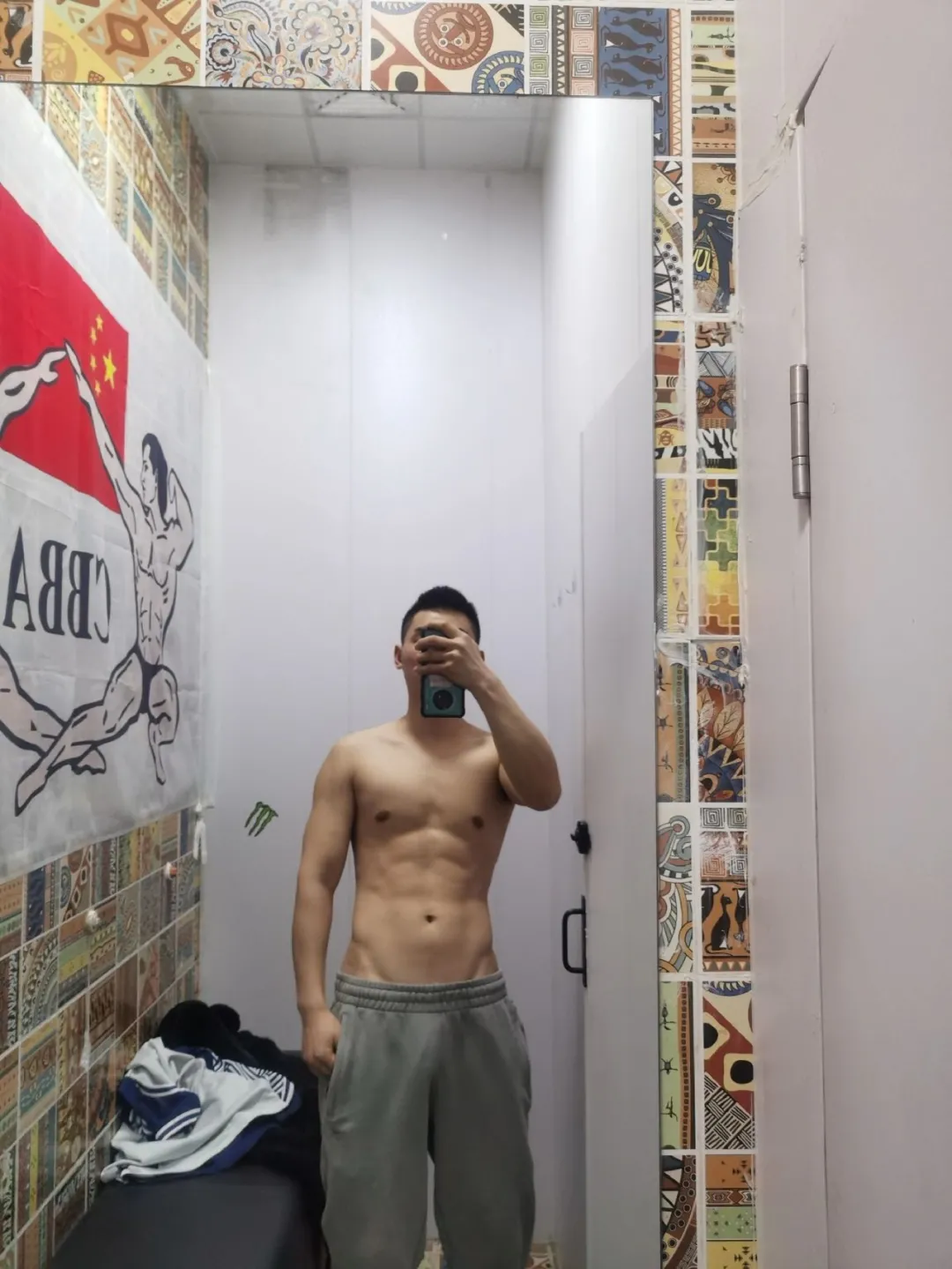 扒到了体育生表弟的肌肉照，这也太好看了