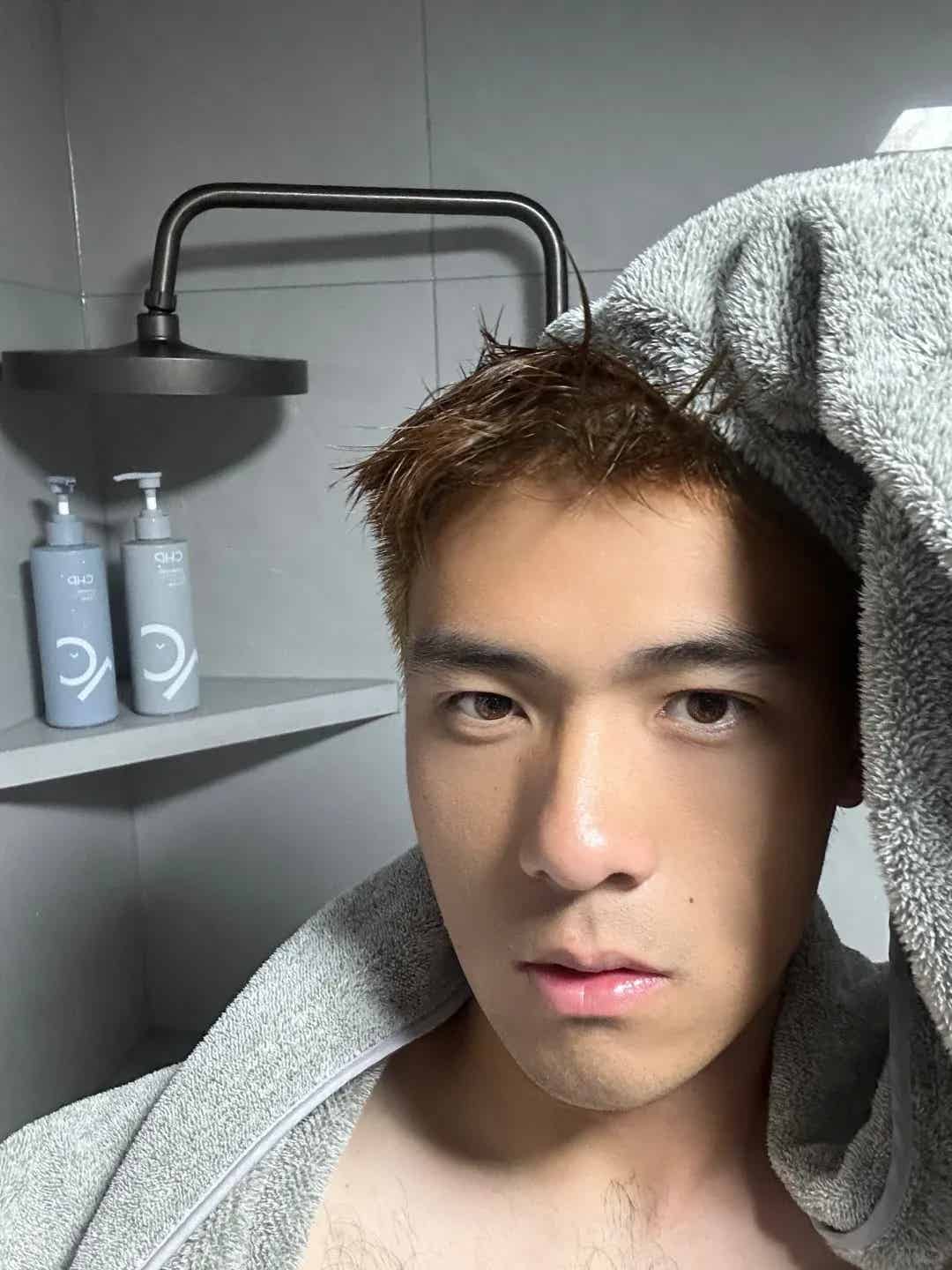 辽宁 190CM 寸头退役兵哥自拍，胸毛长得也太旺盛了！