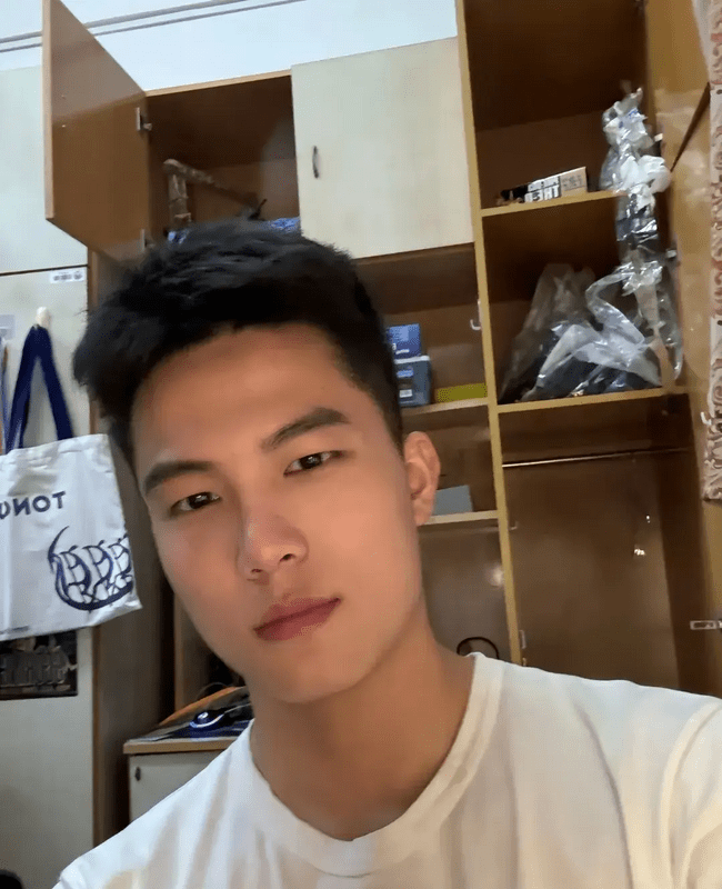 185cm 无美颜的黑皮体育生帅弟弟！