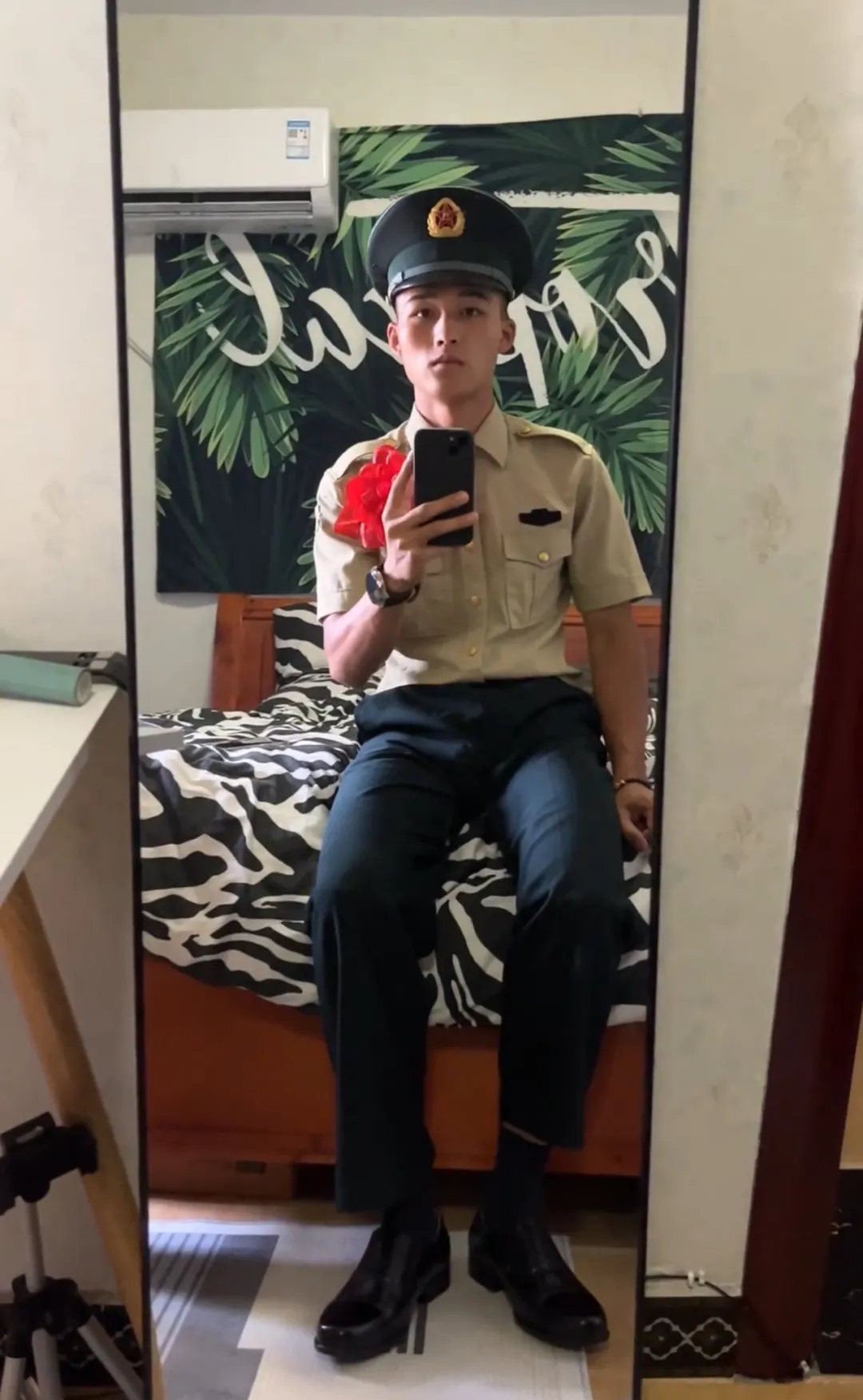 兵哥哥光荣退伍，刚毅清澈的眼神太帅了！